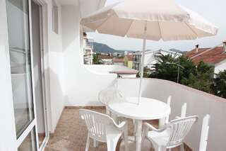 Гостевой дом Guesthouse Civovic Бар Номер-студио с балконом (для 3 взрослых)-7